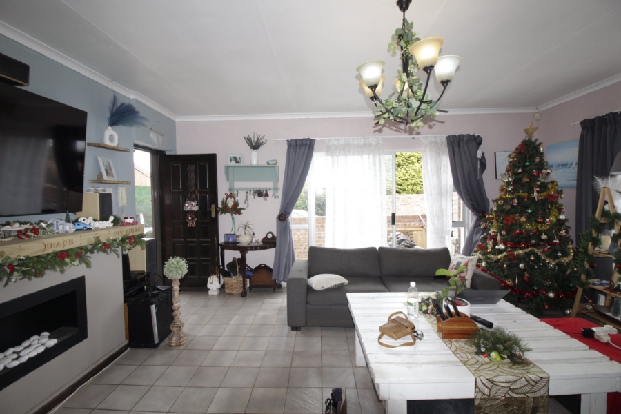 5 Bedroom Property for Sale in Noorsekloof Eastern Cape